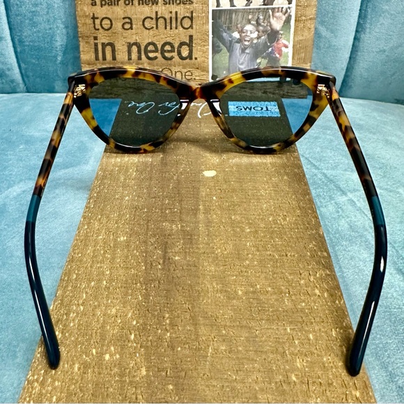 Brand New TOMS “Josie” Tortoise Shell Cat-Eye Sunglasses Blue Sun Lenses - Picture 3 of 5